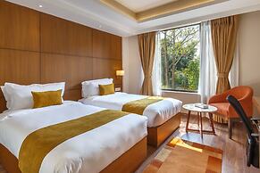 Hotel Thrive, A Tropical Courtyard