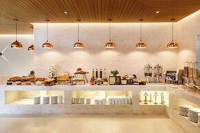 Hotel Thrive, A Tropical Courtyard