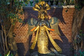 Hotel Thrive, A Tropical Courtyard