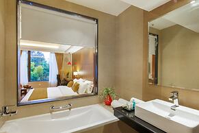 Hotel Thrive, A Tropical Courtyard