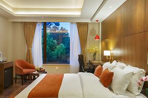 Hotel Thrive, A Tropical Courtyard