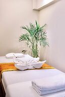 Hotel Thrive, A Tropical Courtyard