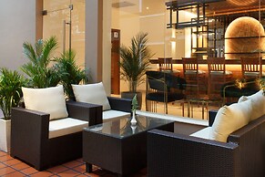 Hotel Thrive, A Tropical Courtyard