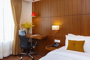 Hotel Thrive, A Tropical Courtyard