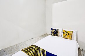 OYO 92078 Tarlo Guest House 4