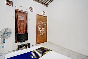 OYO 92078 Tarlo Guest House 4
