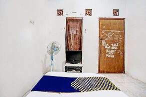 OYO 92078 Tarlo Guest House 4