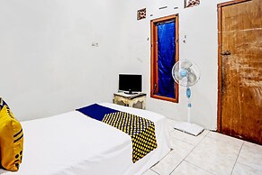 OYO 92078 Tarlo Guest House 4