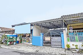 OYO 92078 Tarlo Guest House 4