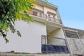 OYO LIFE 92077 Tarlo Guest House 3