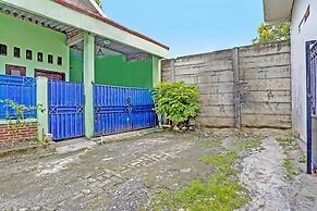 OYO LIFE 92077 Tarlo Guest House 3