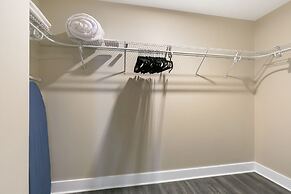 NOLA Charm Luxury 4-Bed Retreat Steps from French Quarter