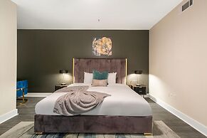 NOLA Charm Luxury 4-Bed Retreat Steps from French Quarter