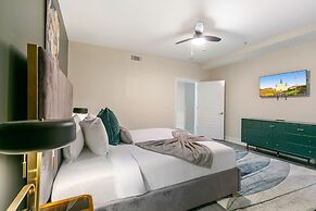 NOLA Charm Luxury 4-Bed Retreat Steps from French Quarter