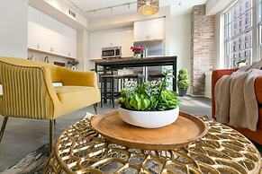 NOLA Charm Luxury 4-Bed Retreat Steps from French Quarter