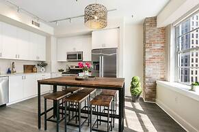 NOLA Charm Luxury 4-Bed Retreat Steps from French Quarter