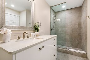 NOLA Charm Luxury 4-Bed Retreat Steps from French Quarter