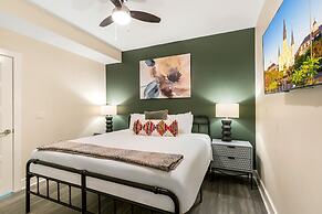 NOLA Charm Luxury 4-Bed Retreat Steps from French Quarter