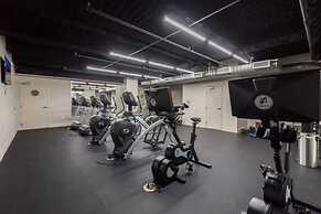 NOLA Charm Luxury 4-Bed Retreat Steps from French Quarter