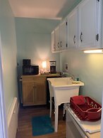 Cozy Suite - Pet Friendly, Beach Side 1 Bedroom Apts by Redawning