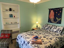 Cozy Suite - Pet Friendly, Beach Side 1 Bedroom Apts by RedAwning