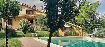 Sale! Beautiful 2-bed Apartment With Pool Access