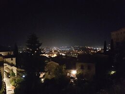 Sale! Beautiful 2-bed Apartment With Pool Access