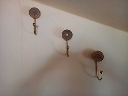 Sale! Beautiful 2-bed Apartment With Pool Access