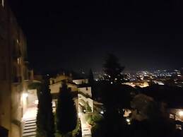 Sale! Beautiful 2-bed Apartment With Pool Access