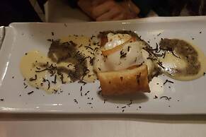 Sale! Beautiful 2-bed Apartment With Pool Access