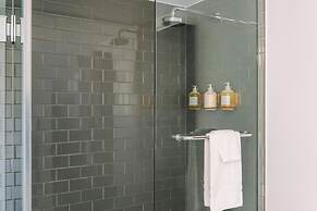 Sonder by Marriott Bonvoy Artesa Apartments West Queen West