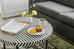 Sonder by Marriott Bonvoy Artesa Apartments West Queen West