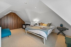 Perfect Location, dog Friendly Beautiful Home