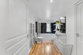 Perfect Location, dog Friendly Beautiful Home