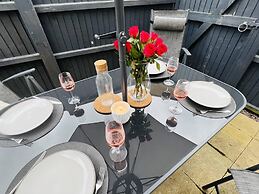 Perfect Location, dog Friendly Beautiful Home