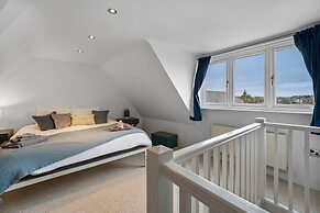 Perfect Location, dog Friendly Beautiful Home