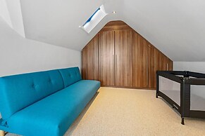 Perfect Location, dog Friendly Beautiful Home