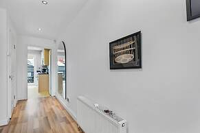 Perfect Location, dog Friendly Beautiful Home