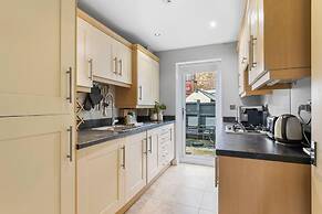 Perfect Location, dog Friendly Beautiful Home