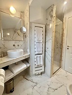 Bellagio Luxury Suites Apartments