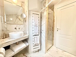 Bellagio Luxury Suites Apartments