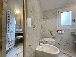 Bellagio Luxury Suites Apartments