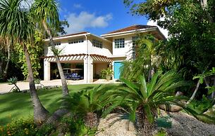 Tortuga Bay Villa - Close to the Beach and Golf