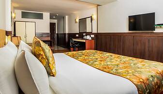 Summit Oakden Resort & Spa