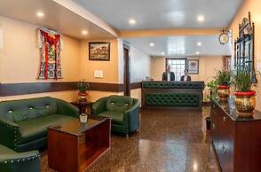 Summit Oakden Resort & Spa