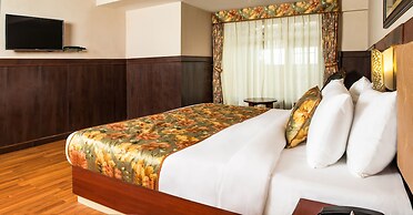 Summit Oakden Resort & Spa