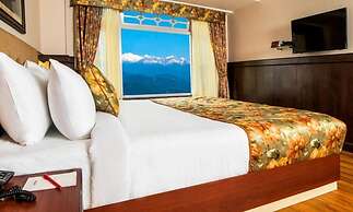 Summit Oakden Resort & Spa