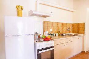 Old Barber Shop by Konnect, 1,2km from Dassia beach