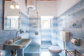 Old Barber Shop by Konnect, 1,2km from Dassia beach