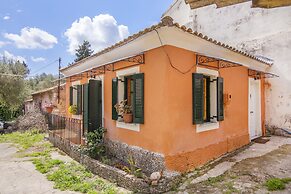 Old Barber Shop by Konnect, 1,2km from Dassia beach